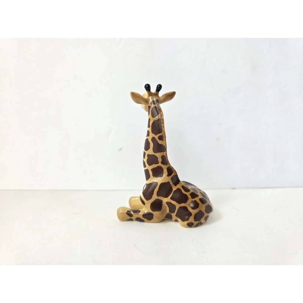 Vintage Hagen Renaker miniature mini giraffe figurine sitting